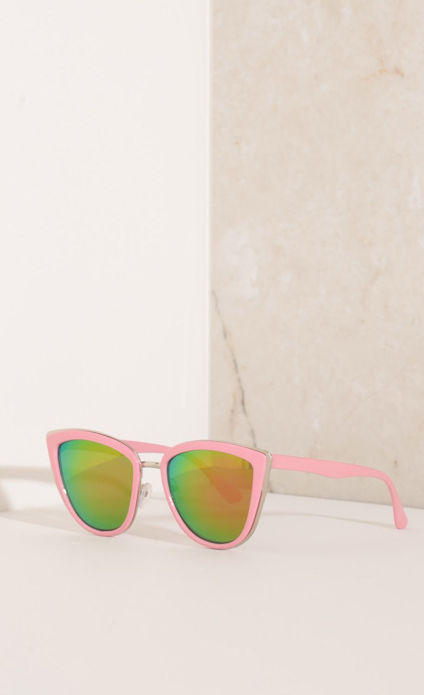 Picture Classic Cat Eye Sunglasses In Pink. Source: https://media-img.lucyinthesky.com/data/Nov15_2/850xAUTO/0Y5A2976.JPG