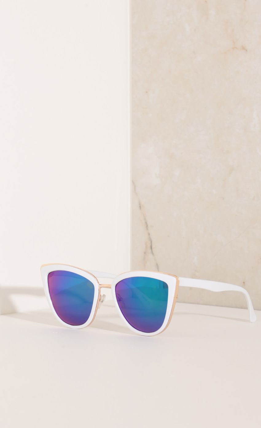 Picture Classic Cat Eye Sunglasses In White. Source: https://media-img.lucyinthesky.com/data/Nov15_2/850xAUTO/0Y5A2981.JPG