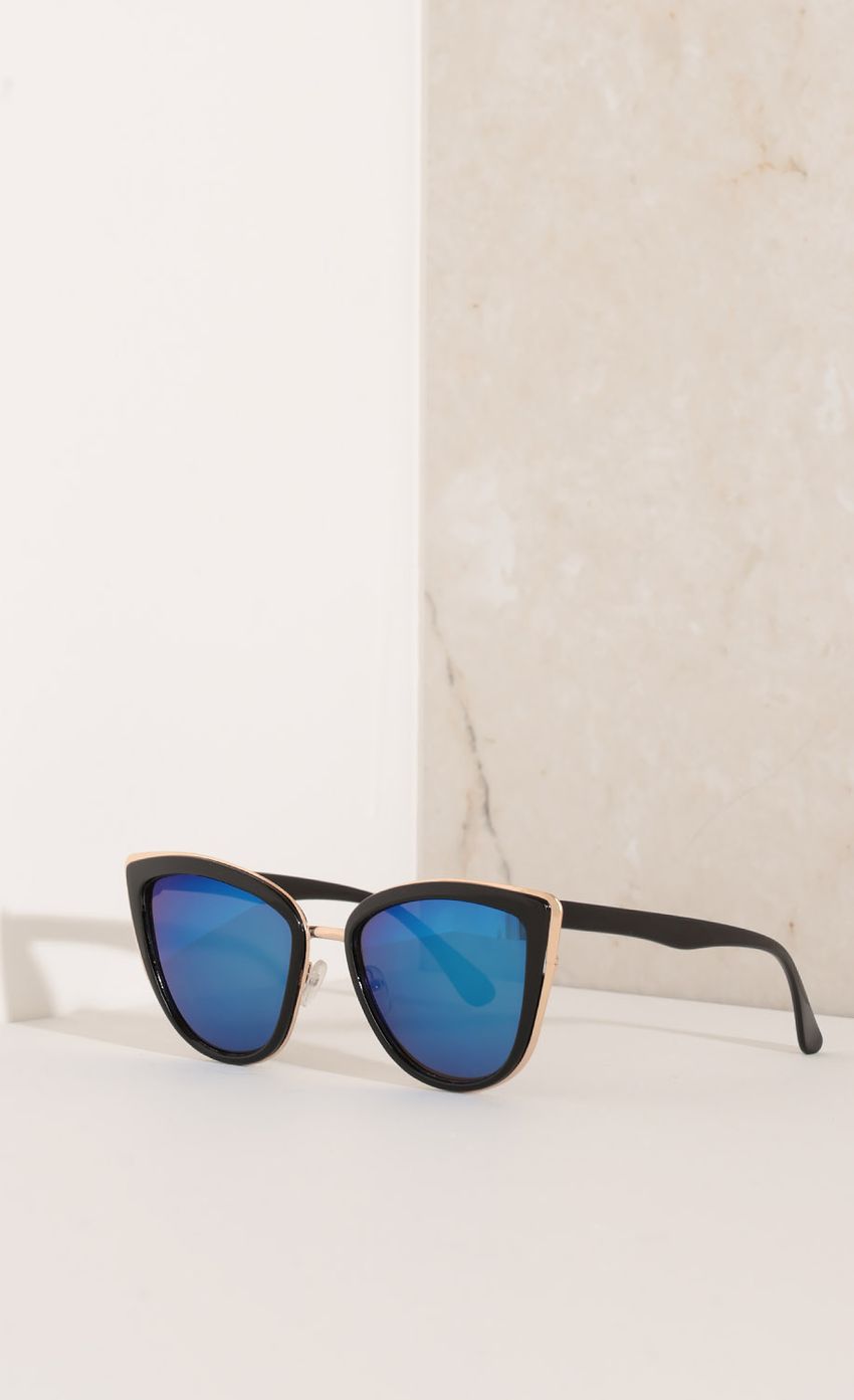 Picture Classic Cat Eye Sunglasses In Blue. Source: https://media-img.lucyinthesky.com/data/Nov15_2/850xAUTO/0Y5A5830.JPG