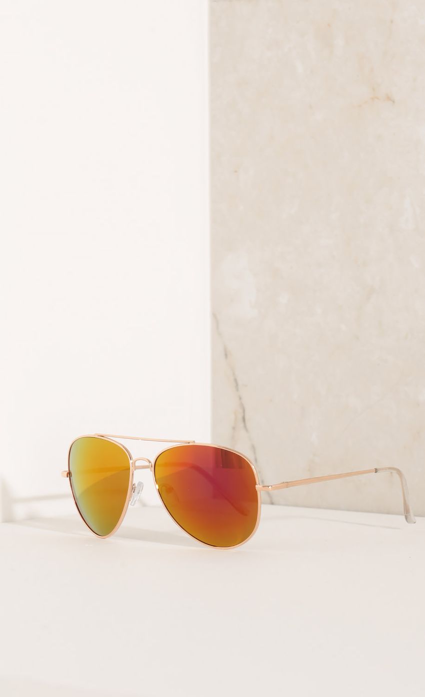 Picture Aviator Sunglasses In Sunset. Source: https://media-img.lucyinthesky.com/data/Nov15_2/850xAUTO/0Y5A5861.JPG