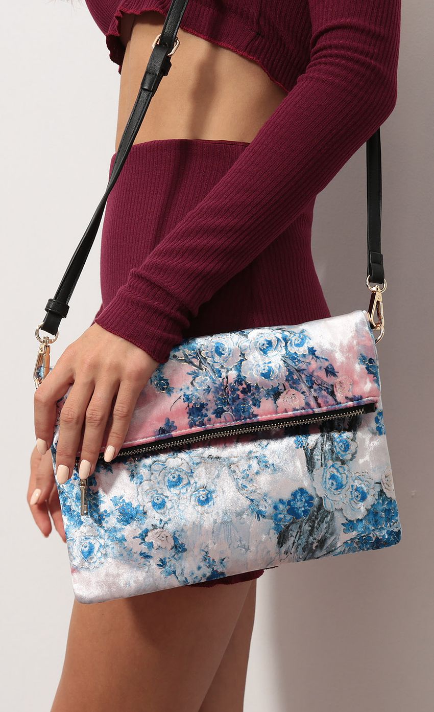 Picture Watercolor Orchid Velvet Clutch. Source: https://media-img.lucyinthesky.com/data/Nov17_1/850xAUTO/0Y5A4889SS.JPG