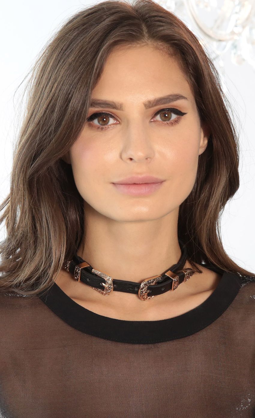 Picture Wild West Choker In Gold. Source: https://media-img.lucyinthesky.com/data/Nov17_1/850xAUTO/0Y5A6835SS.JPG