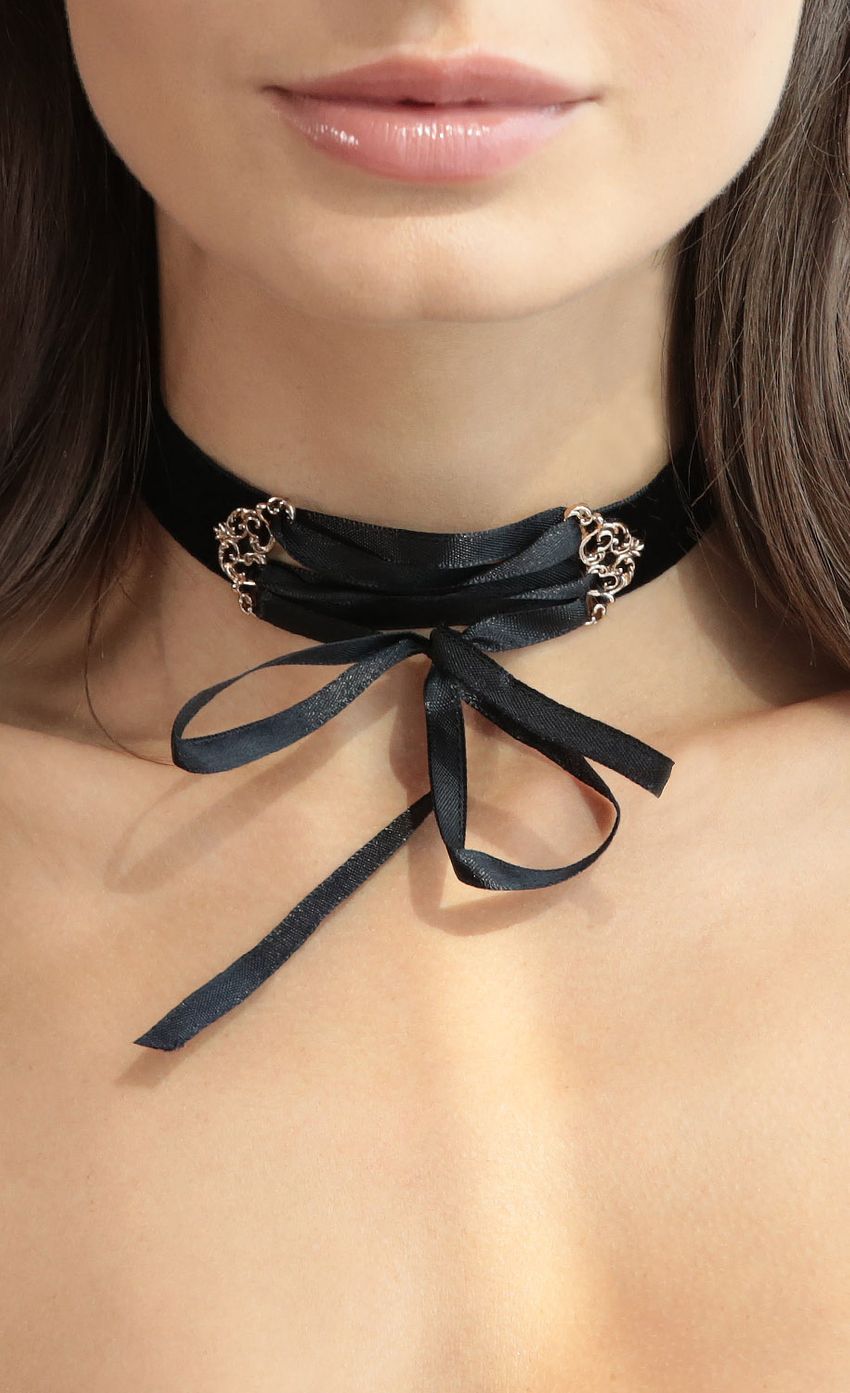 Picture Corset Choker In Velvet Gold. Source: https://media-img.lucyinthesky.com/data/Nov17_1/850xAUTO/0Y5A7244.JPG