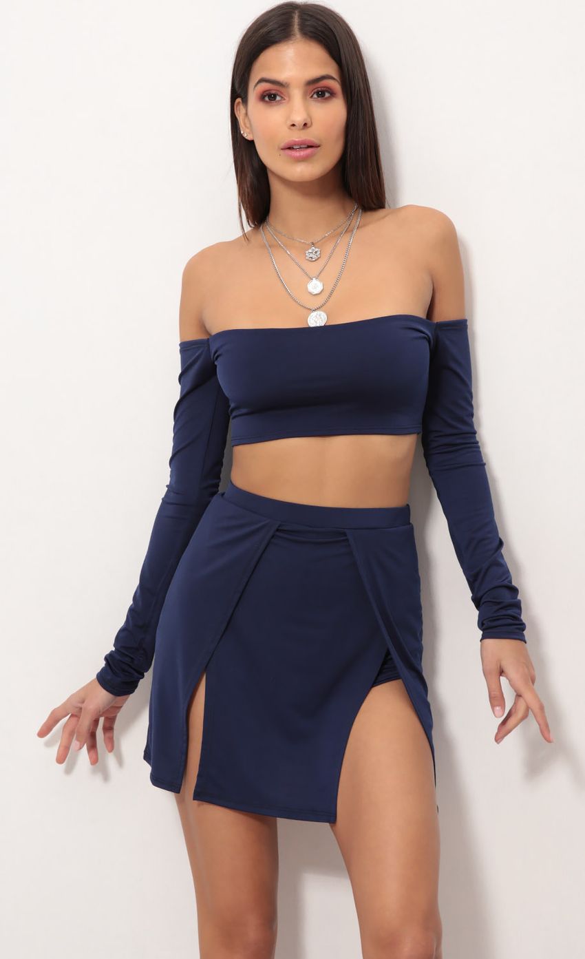 Picture Ali High Slit Set in Navy Blue. Source: https://media-img.lucyinthesky.com/data/Nov18_1/850xAUTO/0Y5A8256.JPG