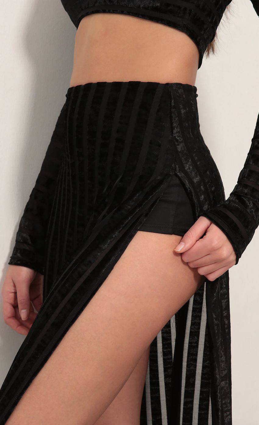 Picture Maxi Set in Black Velvet Stripes. Source: https://media-img.lucyinthesky.com/data/Nov18_2/850xAUTO/0Y5A0746S.JPG