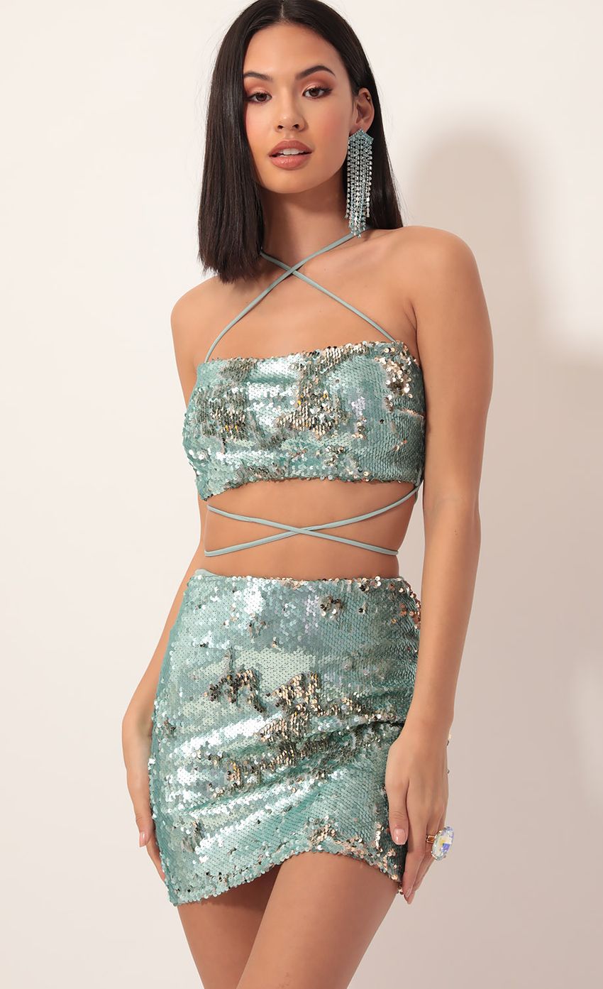 Picture Eva Sequin Set in Mint. Source: https://media-img.lucyinthesky.com/data/Nov19_2/850xAUTO/781A7949S.JPG