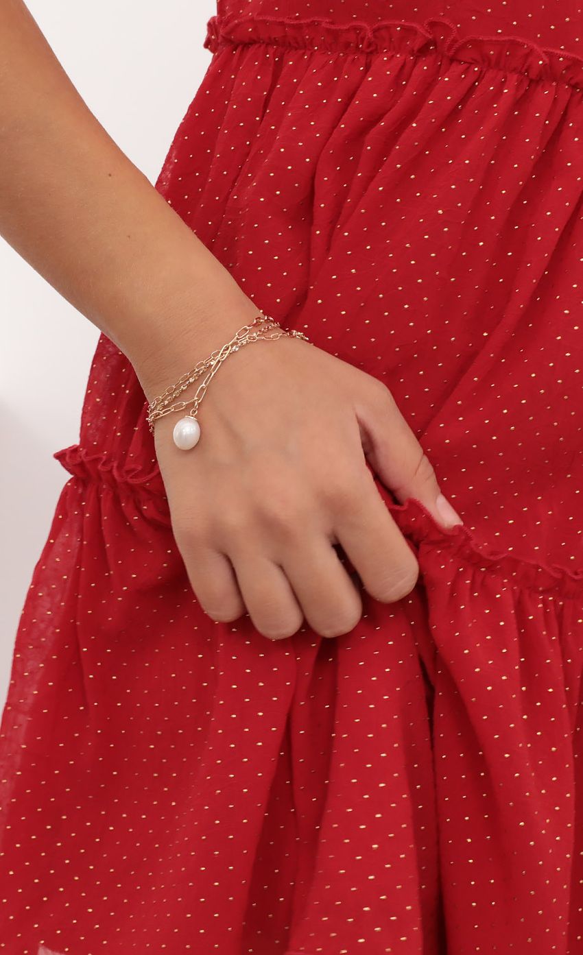 Picture Dainty Chain and Charm Bracelet Set. Source: https://media-img.lucyinthesky.com/data/Nov20_2/850xAUTO/1V9A1723.JPG