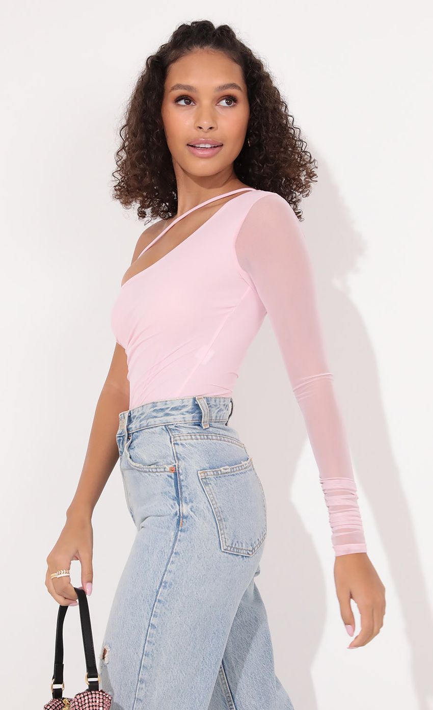 Picture Asymmetrical Bodysuit in Baby Pink. Source: https://media-img.lucyinthesky.com/data/Nov21_1/850xAUTO/1V9A0419.JPG