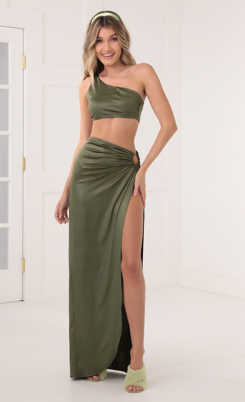 Picture Two Piece Set in Green. Source: https://media-img.lucyinthesky.com/data/Nov21_1/850xAUTO/1V9A0601.JPG