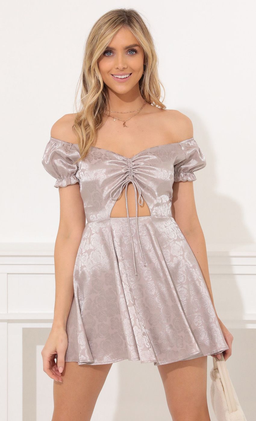 Picture Puff Sleeve Dress in Floral Grey. Source: https://media-img.lucyinthesky.com/data/Nov21_1/850xAUTO/1V9A3251.JPG