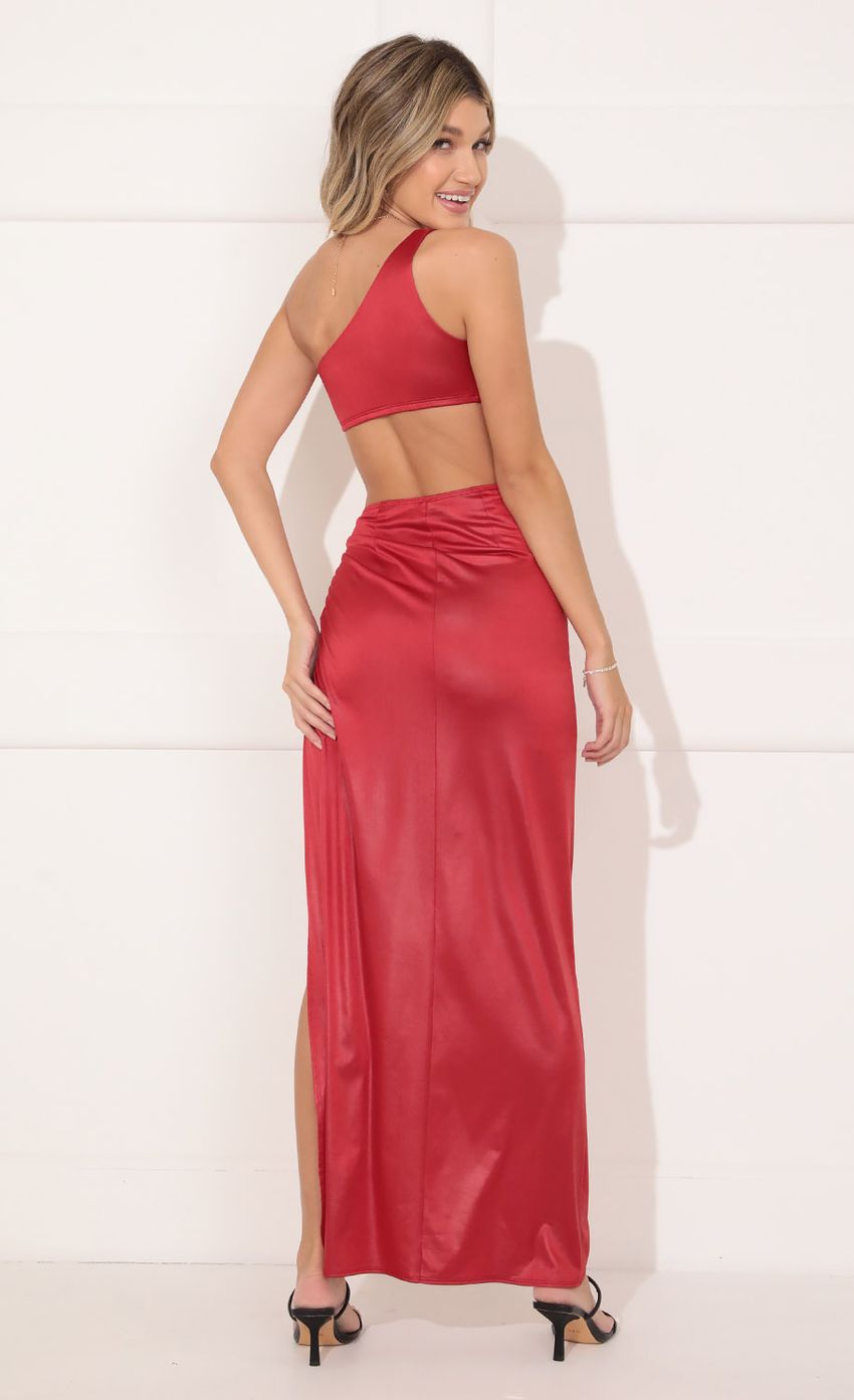 Picture Two Piece Set in Red. Source: https://media-img.lucyinthesky.com/data/Nov21_1/850xAUTO/1V9A4984.JPG