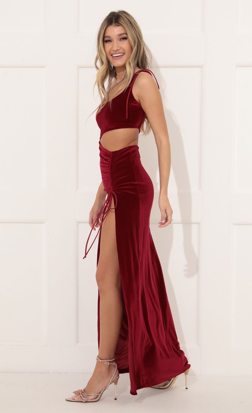Picture Emmie Maxi Velvet Cutout in Red. Source: https://media-img.lucyinthesky.com/data/Nov21_2/850xAUTO/1V9A4181.JPG
