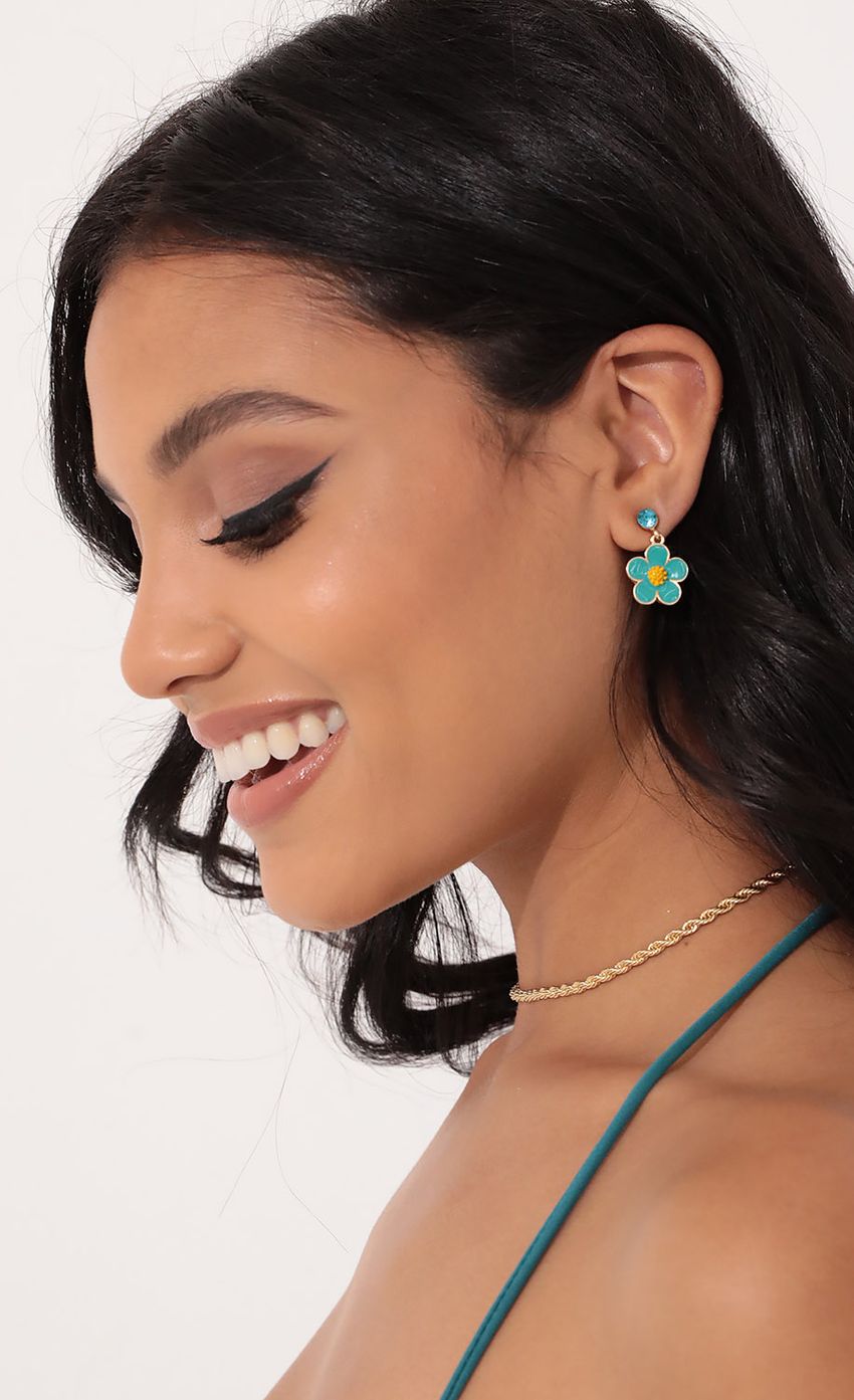 Picture Flower Like Me Earrings in Turquoise. Source: https://media-img.lucyinthesky.com/data/Nov21_2/850xAUTO/1V9A5663.JPG
