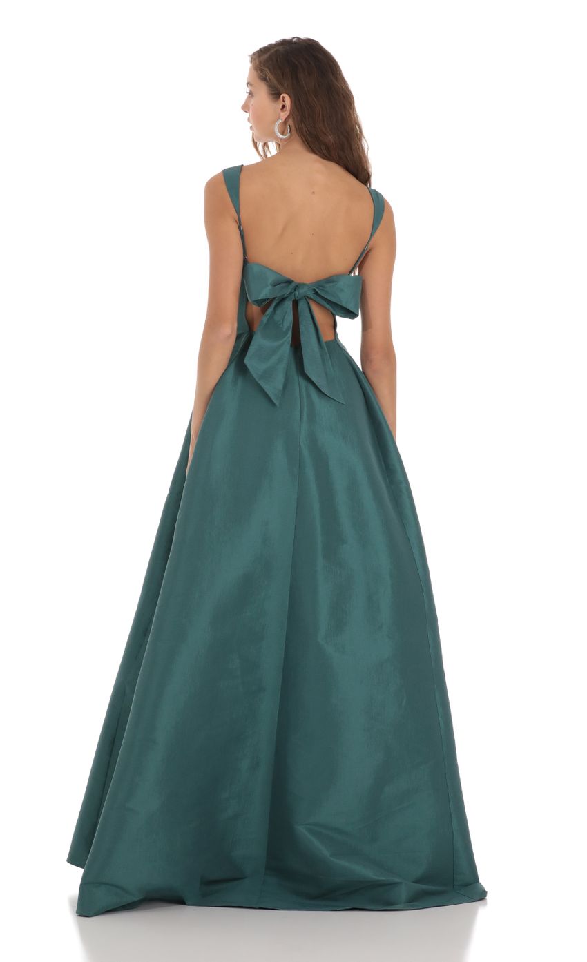 Picture Square Neck Fit and Flare Maxi Dress in Green. Source: https://media-img.lucyinthesky.com/data/Nov23/850xAUTO/2dd5322c-2765-4d1e-a056-5983bc8bccf0.jpg