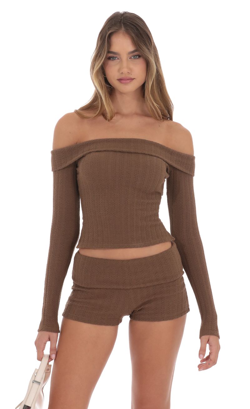 【数々のアワードを受賞】 LUCY | Brown in Top Shoulder Off Knitted IN SKY THE トップス