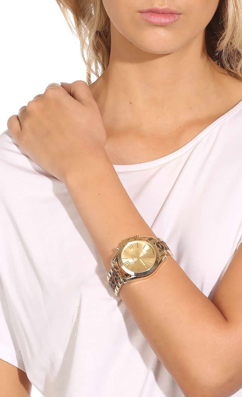 Picture TOUCH OF LEOPARD WATCH. Source: https://media-img.lucyinthesky.com/data/Oct14_2/850xAUTO/0Y5A0538.JPG