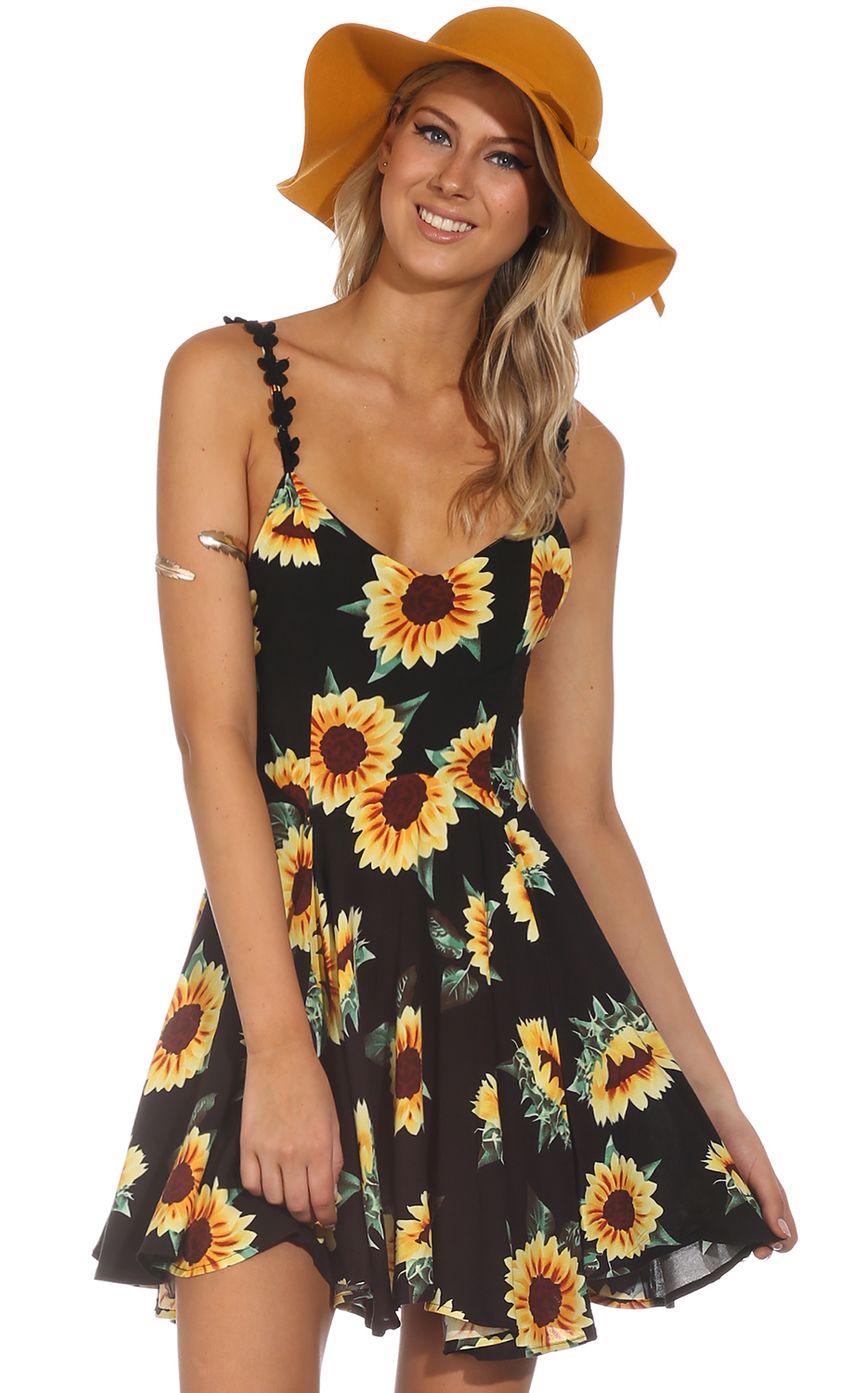 Picture FRESH BUNCH DRESS. Source: https://media-img.lucyinthesky.com/data/Oct14_2/850xAUTO/0Y5A7597.JPG