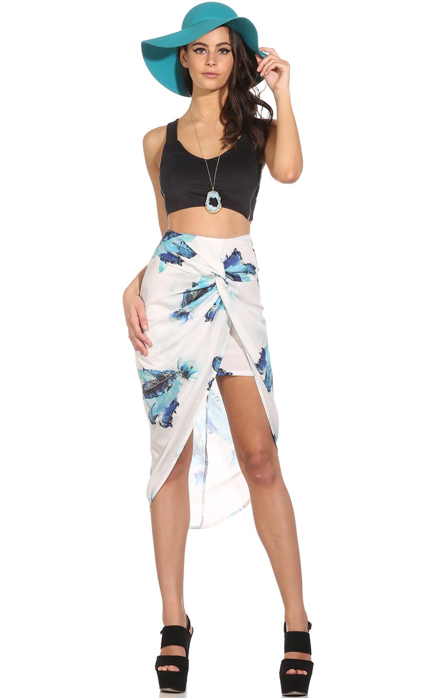 Picture BRIGHTER DAYS SKIRT. Source: https://media-img.lucyinthesky.com/data/Oct14_2/850xAUTO/0Y5A7898.JPG