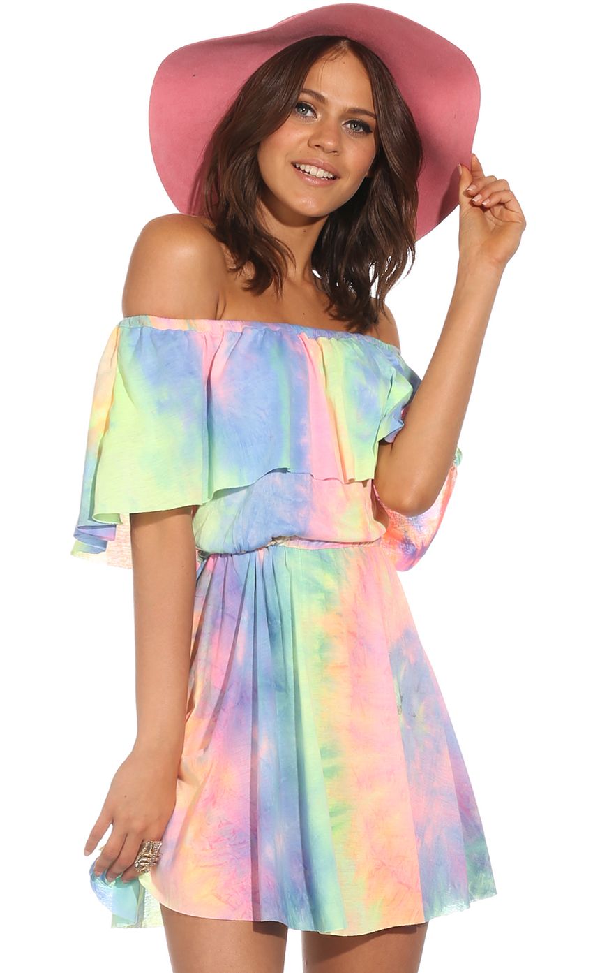 Picture POT OF GOLD DRESS. Source: https://media-img.lucyinthesky.com/data/Oct14_2/850xAUTO/0Y5A8348.JPG