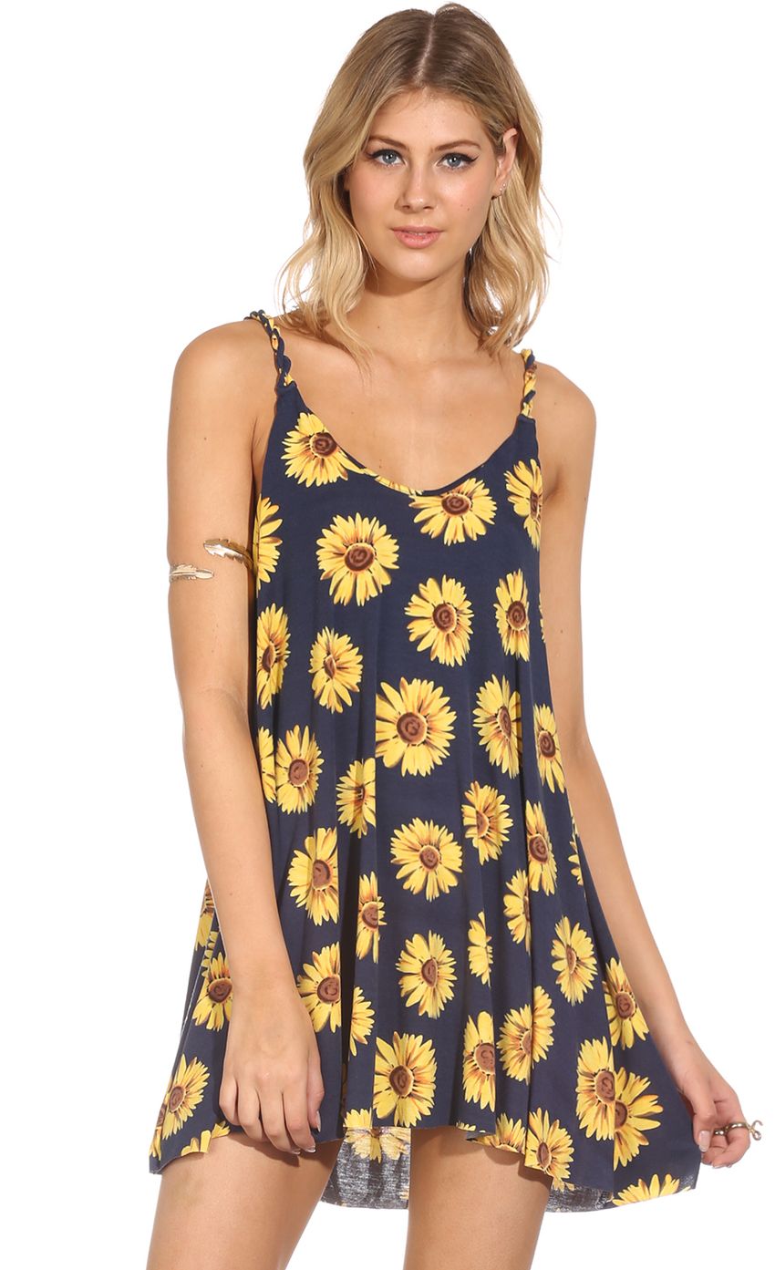 Picture FIELD OF FLOWERS DRESS. Source: https://media-img.lucyinthesky.com/data/Oct14_2/850xAUTO/0Y5A9547.JPG