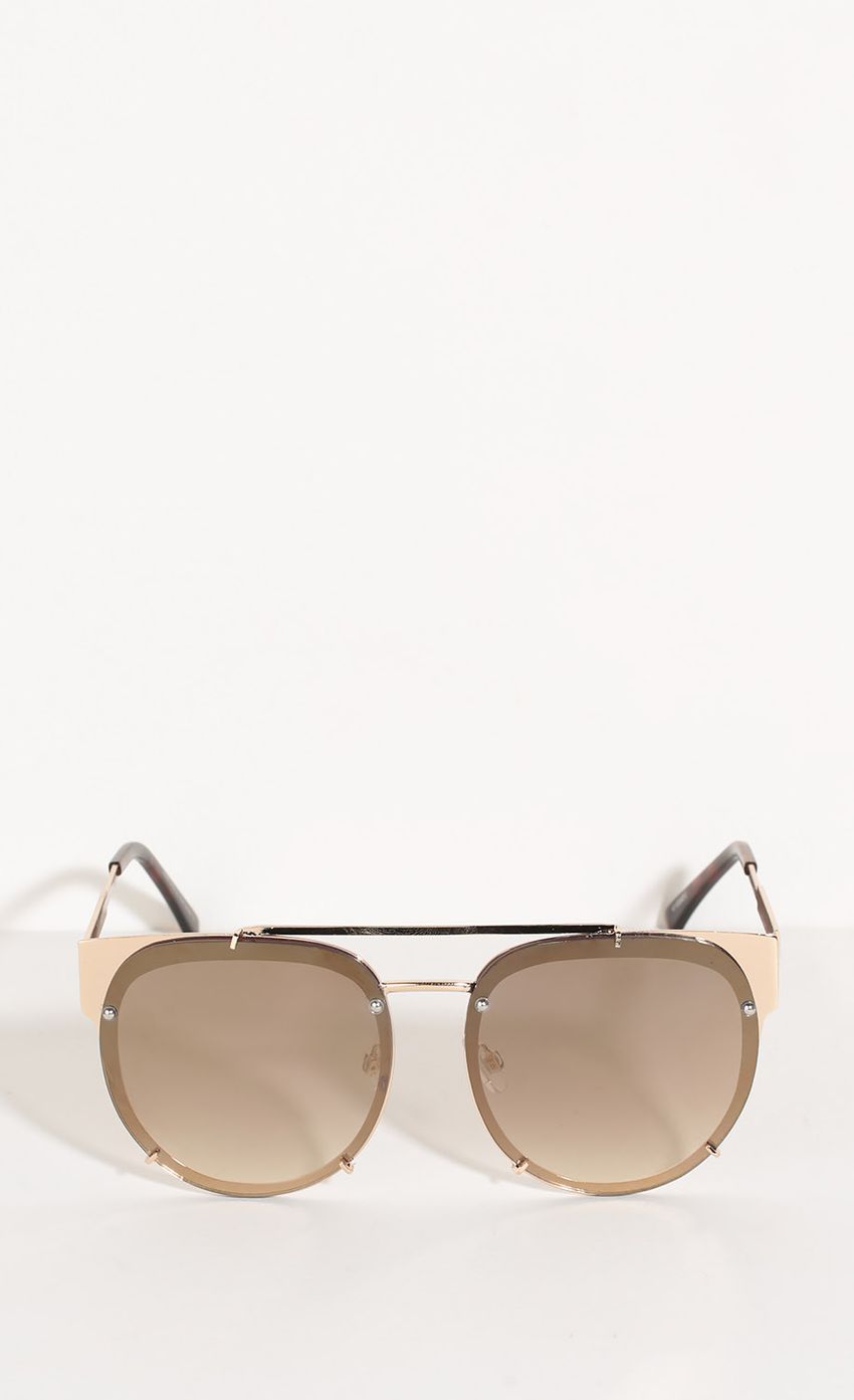 Picture Flat Lens Cat-Eye Aviator Sunglasses In Faded Black. Source: https://media-img.lucyinthesky.com/data/Oct16_2/850xAUTO/0Y5A2607.JPG