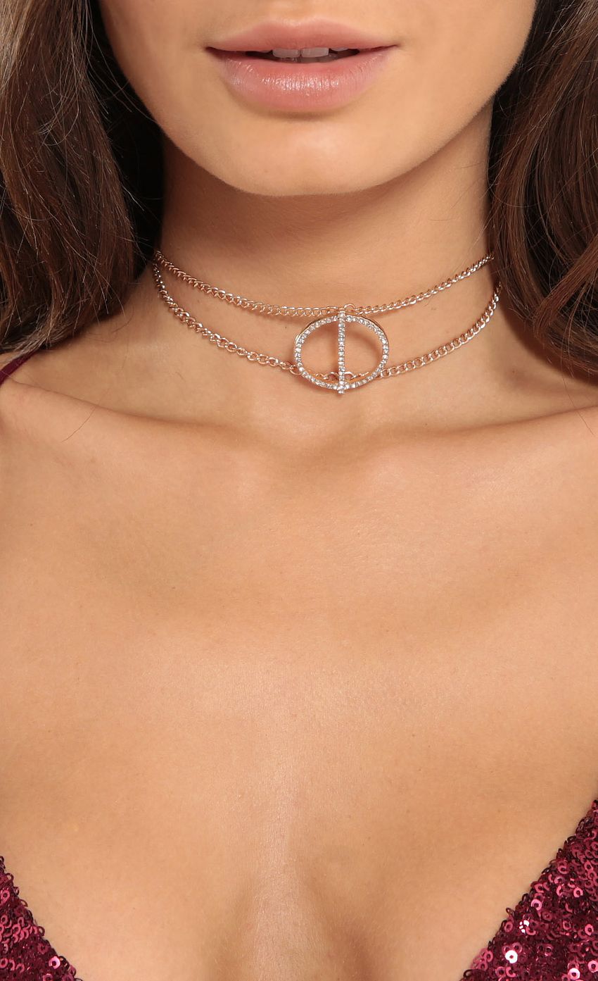 Picture Circle Chain Choker Set. Source: https://media-img.lucyinthesky.com/data/Oct17_1/850xAUTO/0Y5A3694SS.JPG
