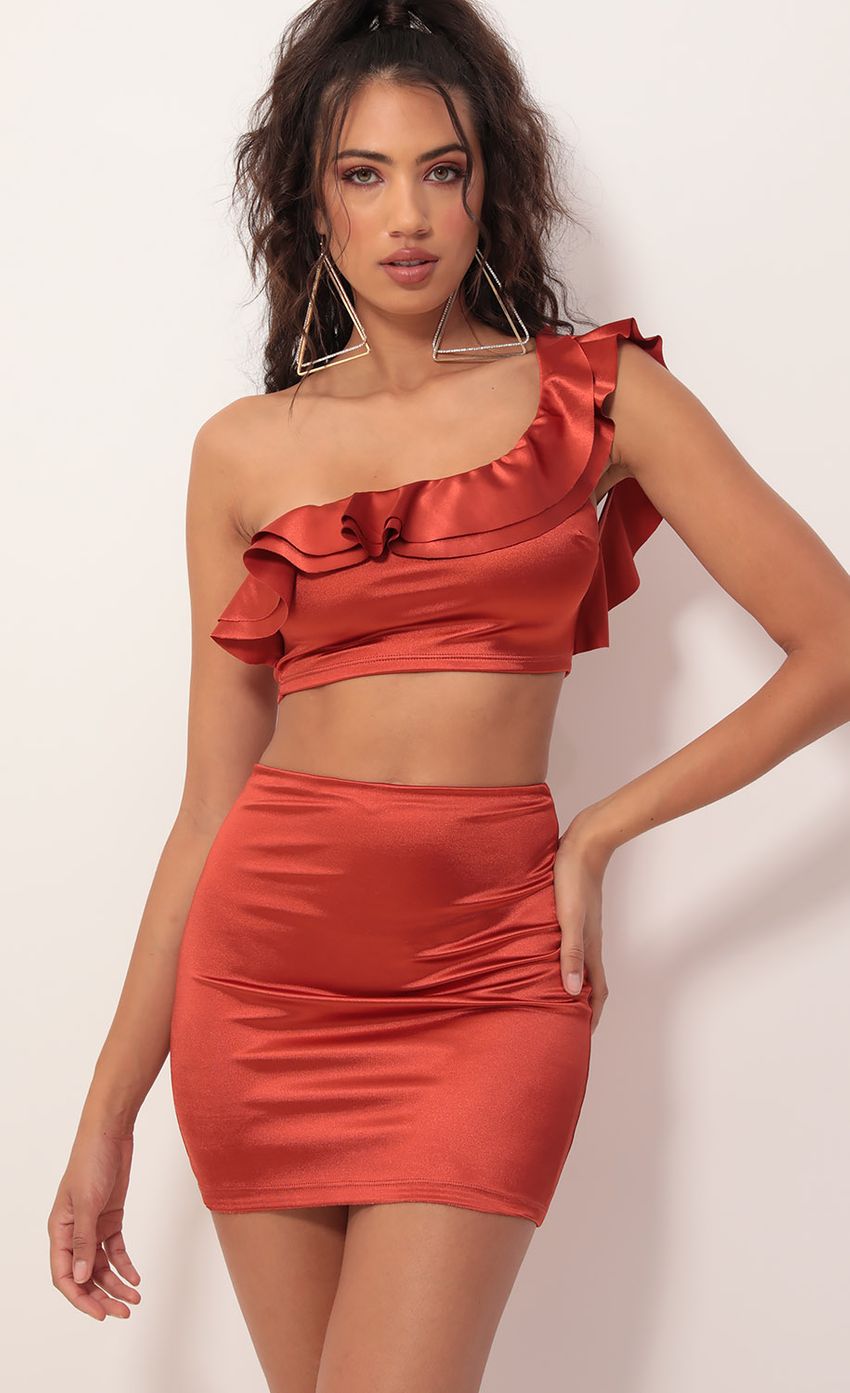 Picture Marta Shoulder Ruffle Set in Satin Rust. Source: https://media-img.lucyinthesky.com/data/Oct19_2/850xAUTO/781A8355.JPG