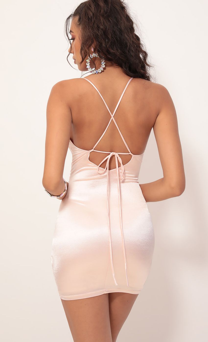 Picture Holly Ruched Cross-Back Dress in Light Pink. Source: https://media-img.lucyinthesky.com/data/Oct19_2/850xAUTO/781A9011.JPG