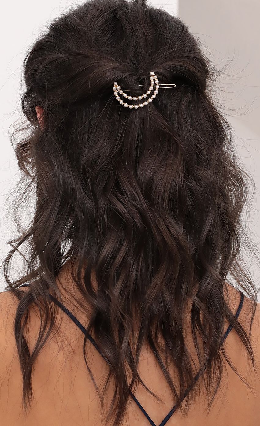 Picture Moonlight Hair Clip. Source: https://media-img.lucyinthesky.com/data/Oct20_1/850xAUTO/1V9A5917.JPG