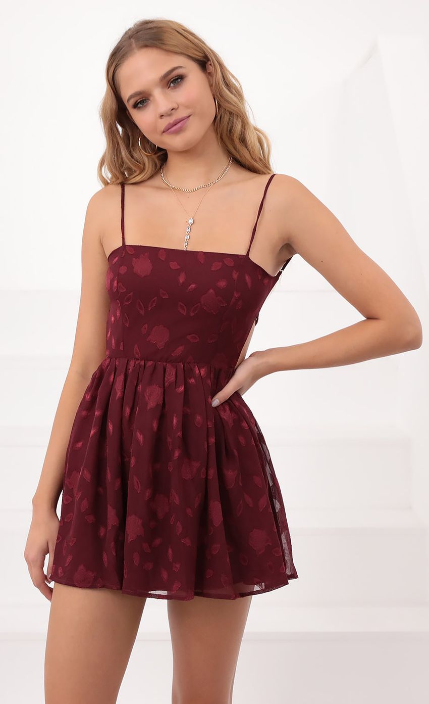 Picture Janey Chiffon A-line Dress in Burgundy Floral. Source: https://media-img.lucyinthesky.com/data/Oct20_1/850xAUTO/781A0703.JPG