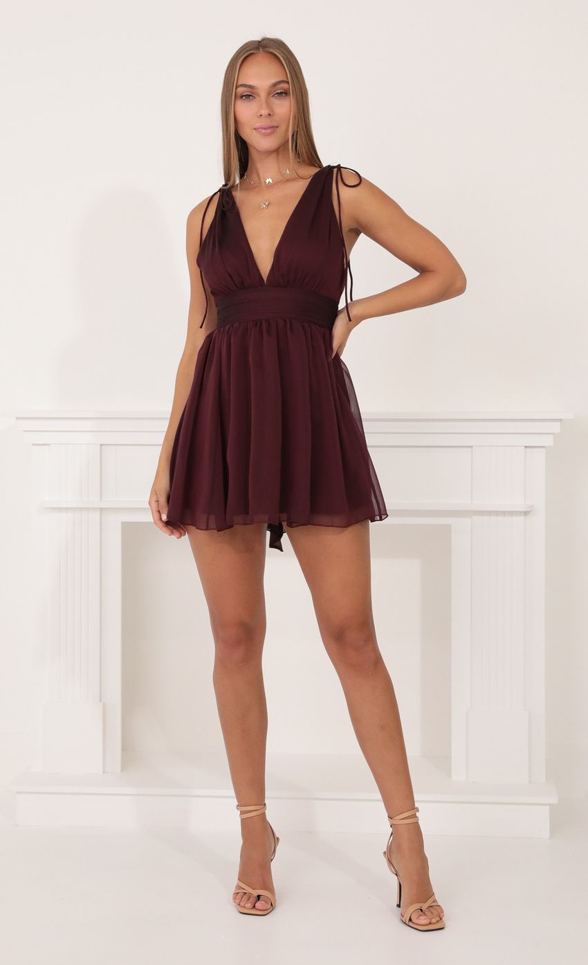 Picture Chiffon Dress in Burgundy. Source: https://media-img.lucyinthesky.com/data/Oct21_1/850xAUTO/1V9A3214.JPG