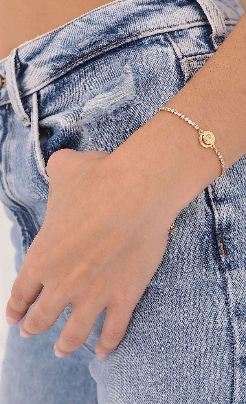 Picture Big Smiles Crystal Bracelet in Gold. Source: https://media-img.lucyinthesky.com/data/Oct21_1/850xAUTO/1V9A39581.JPG
