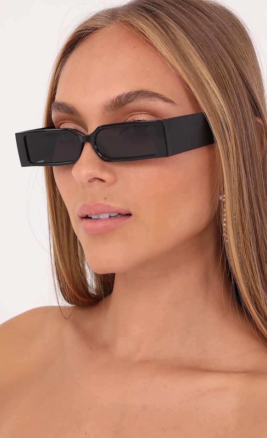 Picture Outer Space Rectangle Sunglasses in Black. Source: https://media-img.lucyinthesky.com/data/Oct21_1/850xAUTO/1V9A6344.JPG