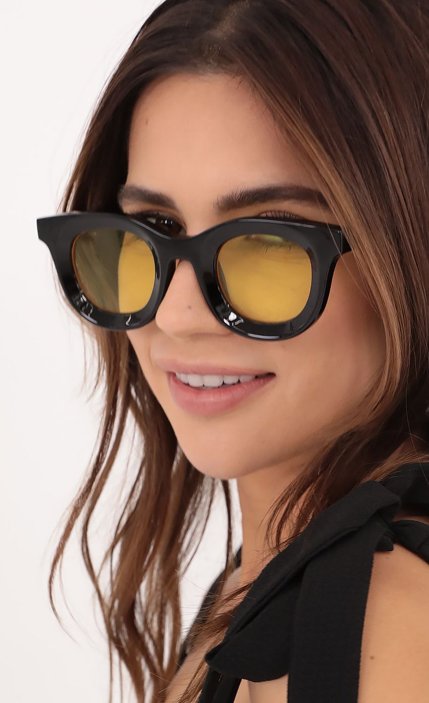 Picture Berry Sweet Sunglasses in Black and Yellow. Source: https://media-img.lucyinthesky.com/data/Oct21_1/850xAUTO/1V9A7969.JPG