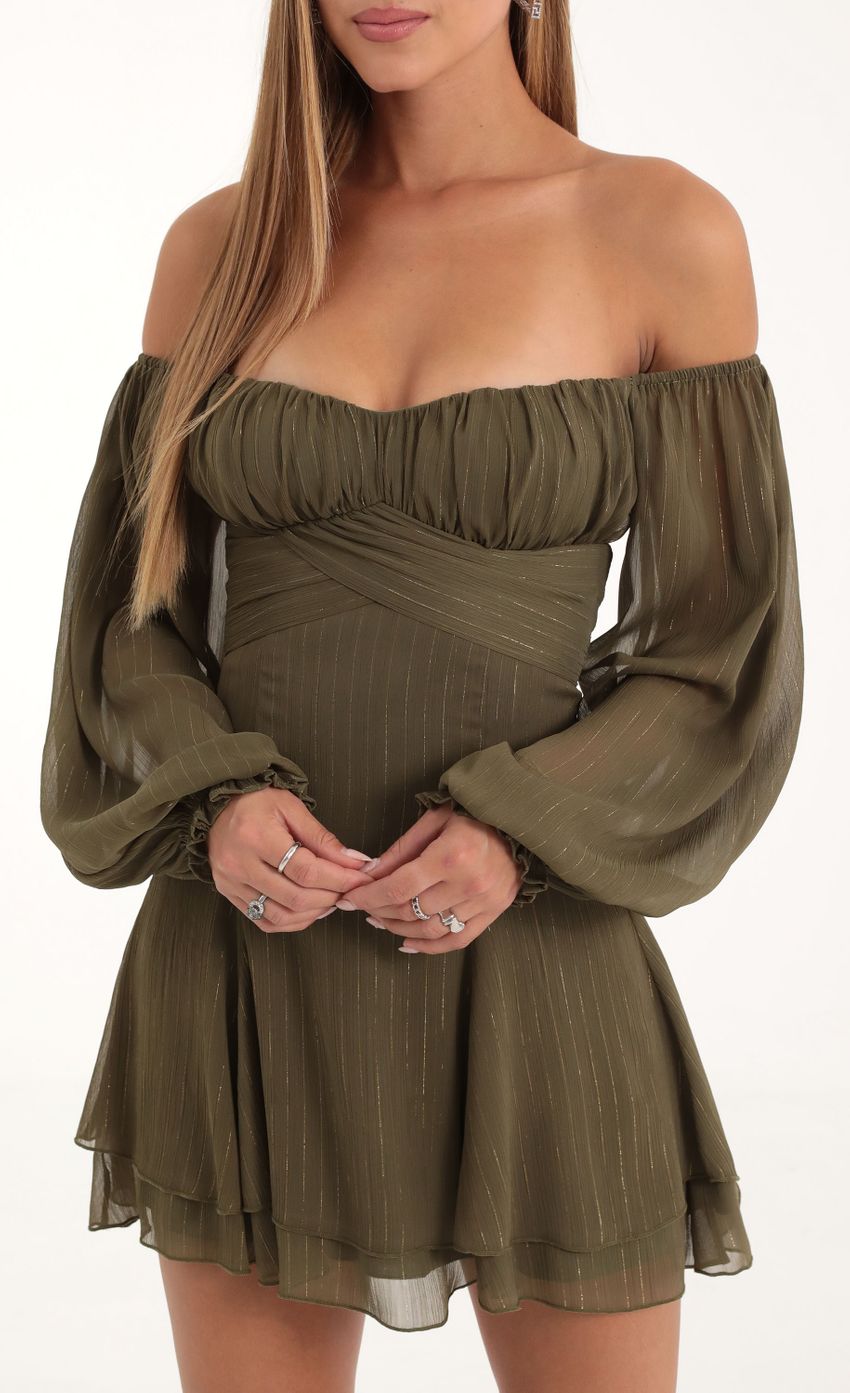 Picture Gold Striped Off The Shoulder Dress in Green. Source: https://media-img.lucyinthesky.com/data/Oct22/850xAUTO/5f3301c1-0a99-401f-a635-d17ab1bbf918.jpg