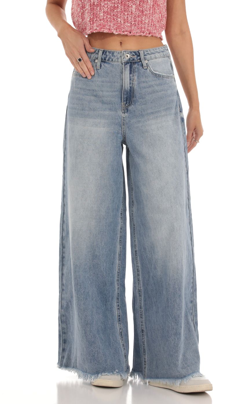 Picture Wide Leg Jeans in Light Denim. Source: https://media-img.lucyinthesky.com/data/Oct23/850xAUTO/87de9a50-6d94-4ee0-ba49-4eb847ef6a91.jpg