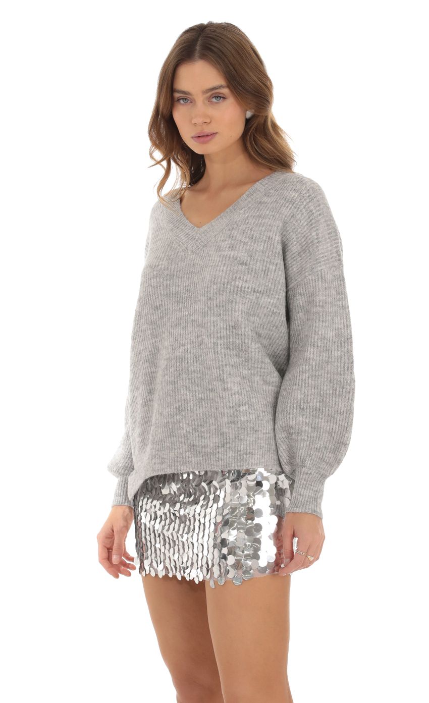 Picture Oversize Jumper in Gray. Source: https://media-img.lucyinthesky.com/data/Oct23/850xAUTO/922bcf79-30b8-442d-b4b1-1eefd6518594.jpg