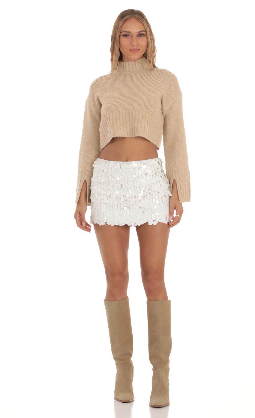 Picture Big Sequin Skirt in White. Source: https://media-img.lucyinthesky.com/data/Oct23/850xAUTO/bae0207c-51c1-4a28-ba5d-39c1bde9479c.jpg