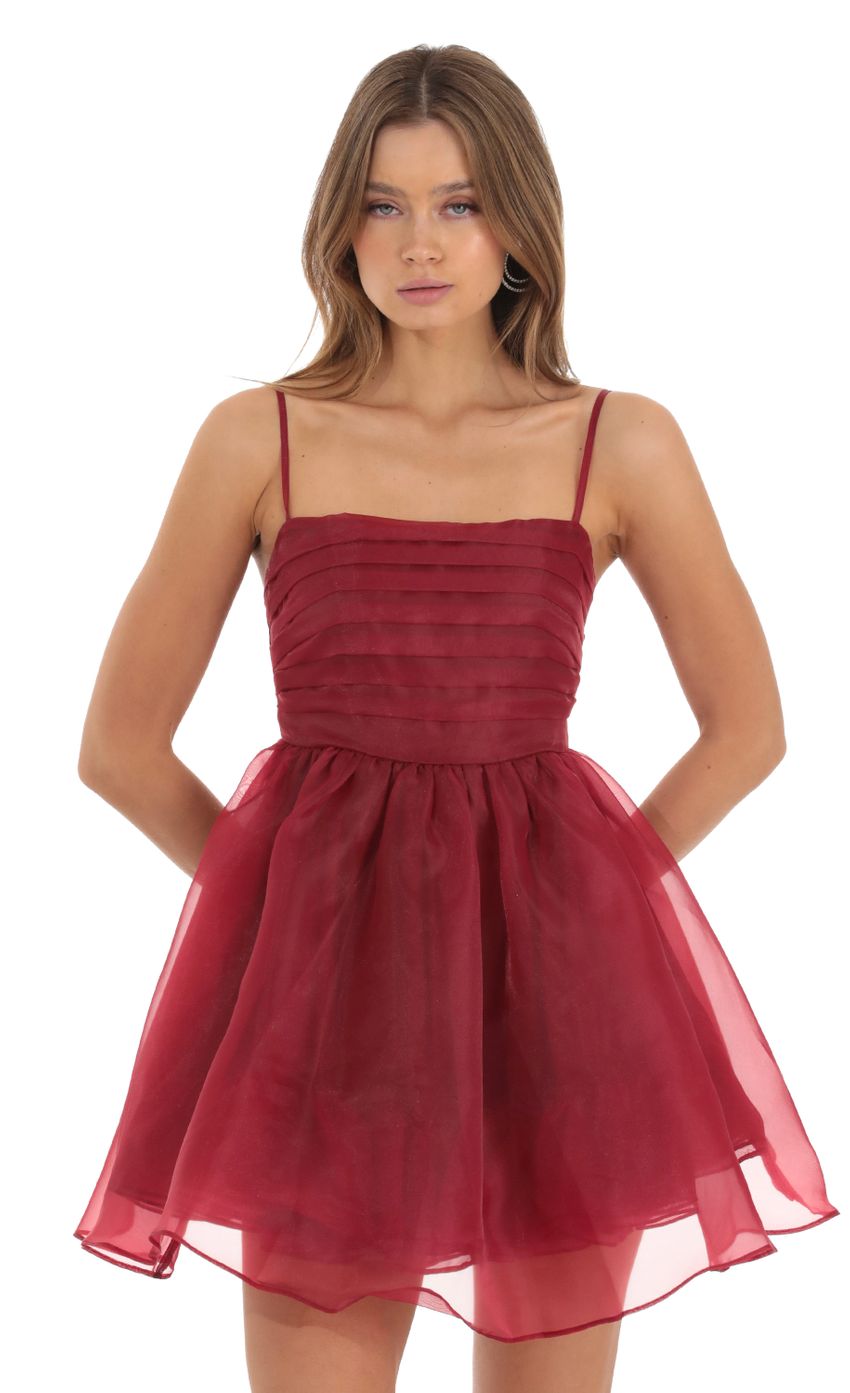 Picture Chiffon Flare Dress in Maroon. Source: https://media-img.lucyinthesky.com/data/Oct23/850xAUTO/e000df9a-acab-475e-ad5d-b598e379f92e.jpg