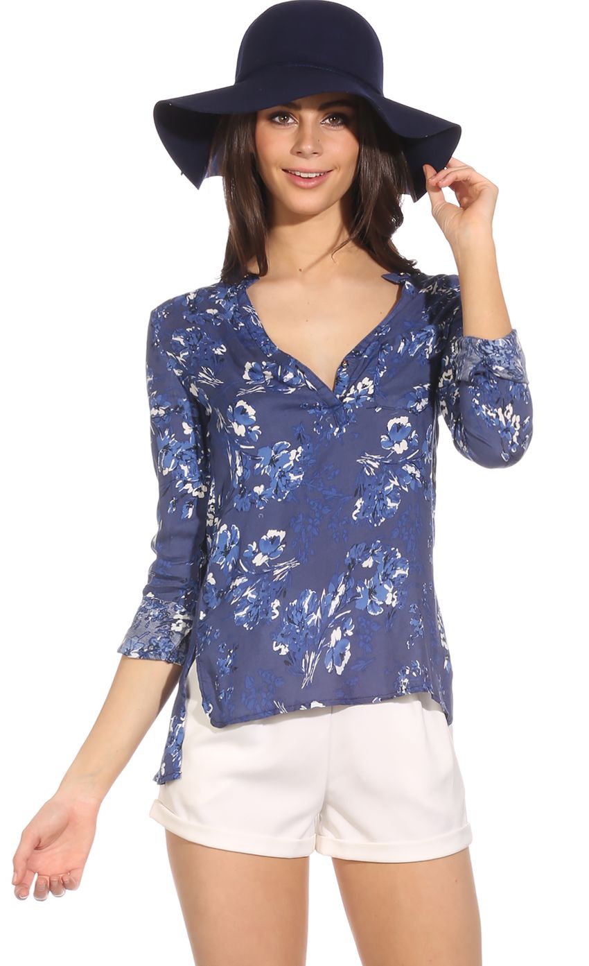 Picture FLORAL FEELING TOP. Source: https://media-img.lucyinthesky.com/data/Sep14_1/850xAUTO/0Y5A0887.JPG