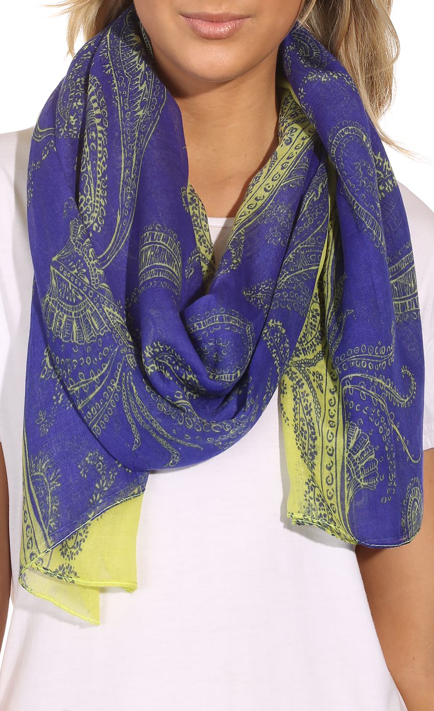 Picture MISS INDEPENDENT SCARF. Source: https://media-img.lucyinthesky.com/data/Sep14_1/850xAUTO/0Y5A1278.JPG