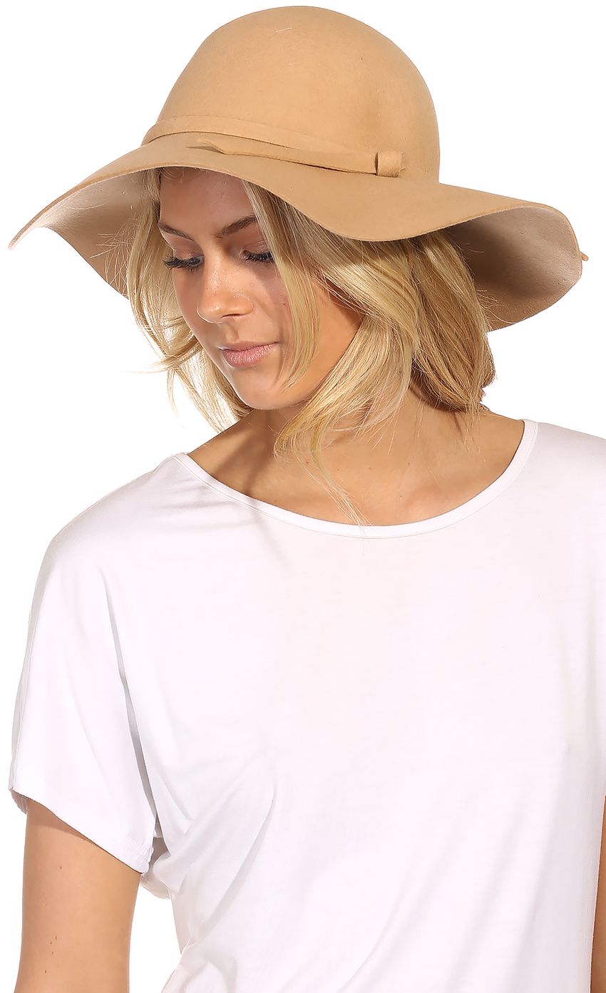 Picture PERFECT SHADE HAT IN BEIGE. Source: https://media-img.lucyinthesky.com/data/Sep14_1/850xAUTO/0Y5A1290.JPG