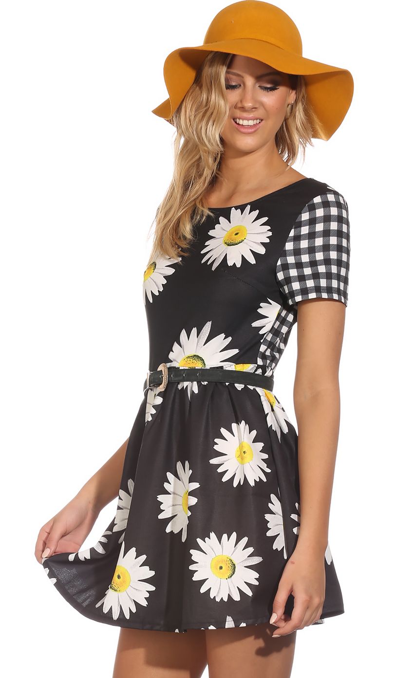 Picture SUNFLOWER LOVE DRESS. Source: https://media-img.lucyinthesky.com/data/Sep14_2/850xAUTO/0Y5A7204.JPG