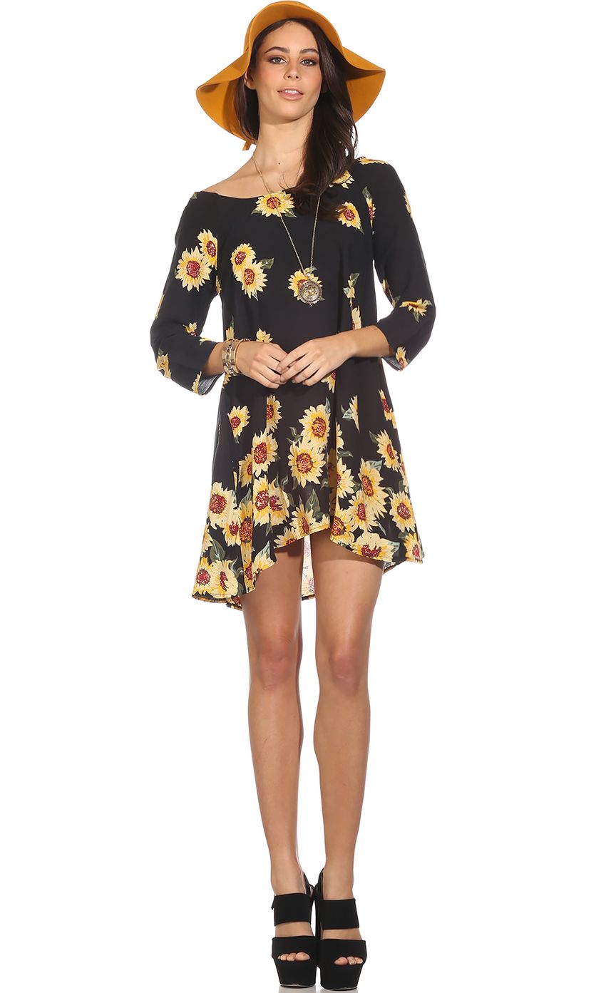 Picture FIELD OF SUNFLOWERS DRESS. Source: https://media-img.lucyinthesky.com/data/Sep14_2/850xAUTO/0Y5A9115.JPG