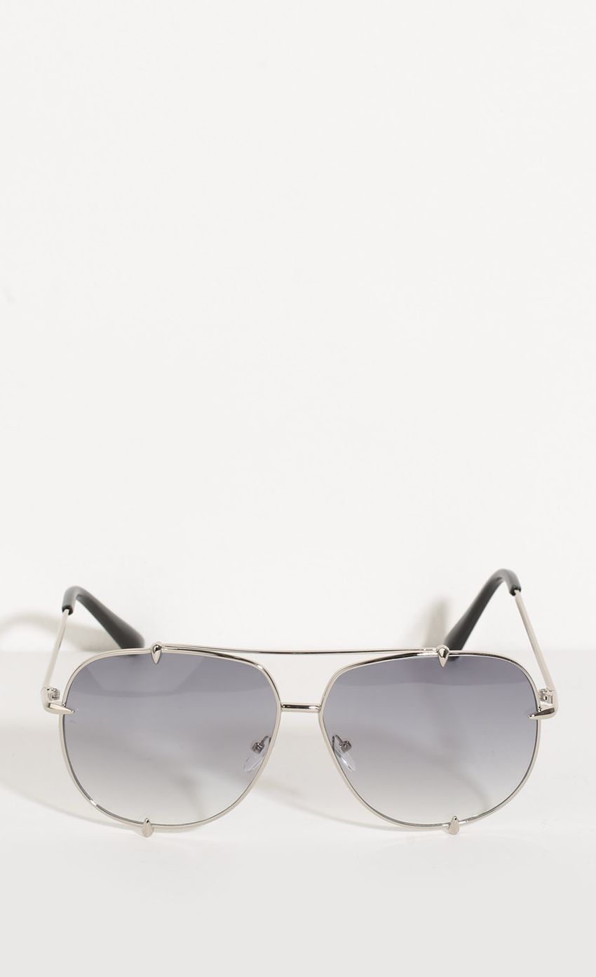 Picture Classic Aviator Sunglasses In Cool Grey. Source: https://media-img.lucyinthesky.com/data/Sep16_1/850xAUTO/0Y5A7668.JPG