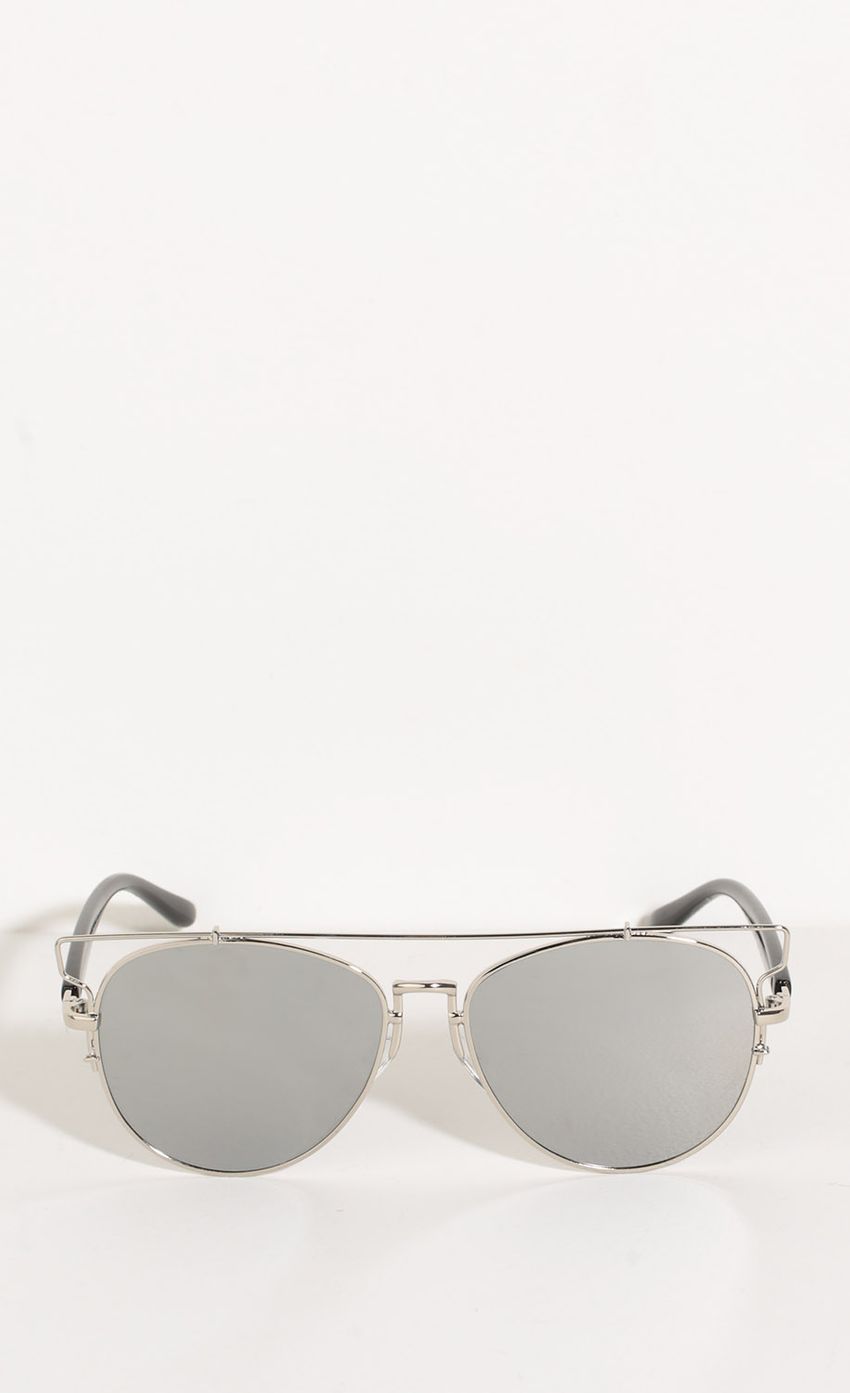 Picture Aviator Outline Sunglasses In Light Grey. Source: https://media-img.lucyinthesky.com/data/Sep16_1/850xAUTO/0Y5A7692.JPG