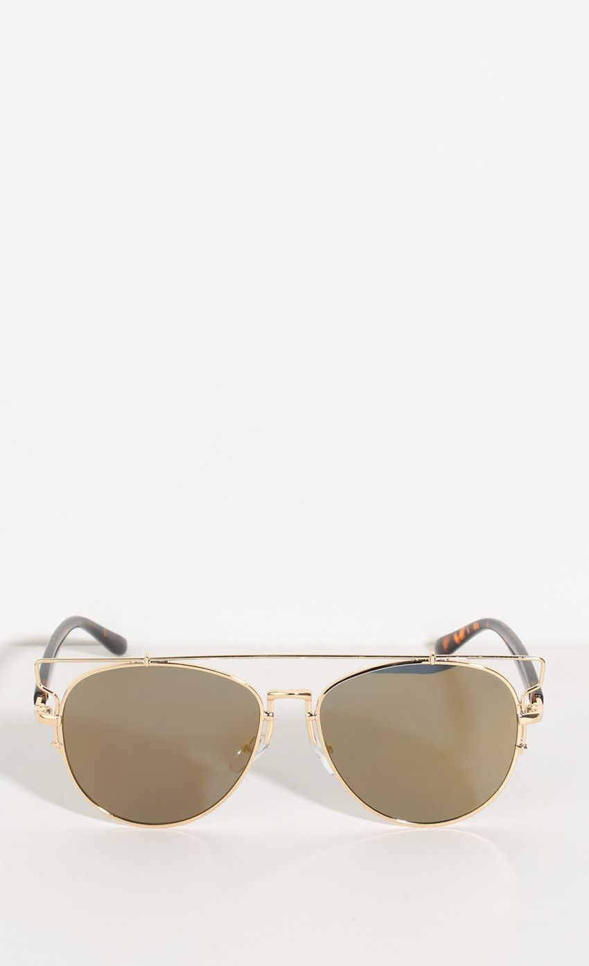 Picture Aviator Outline Sunglasses In Olive. Source: https://media-img.lucyinthesky.com/data/Sep16_1/850xAUTO/0Y5A7710.JPG