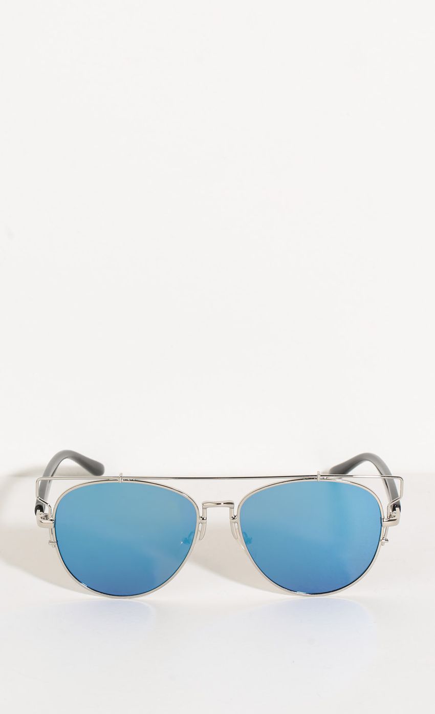 Picture Aviator Outline Sunglasses In True Blue. Source: https://media-img.lucyinthesky.com/data/Sep16_1/850xAUTO/0Y5A7719.JPG