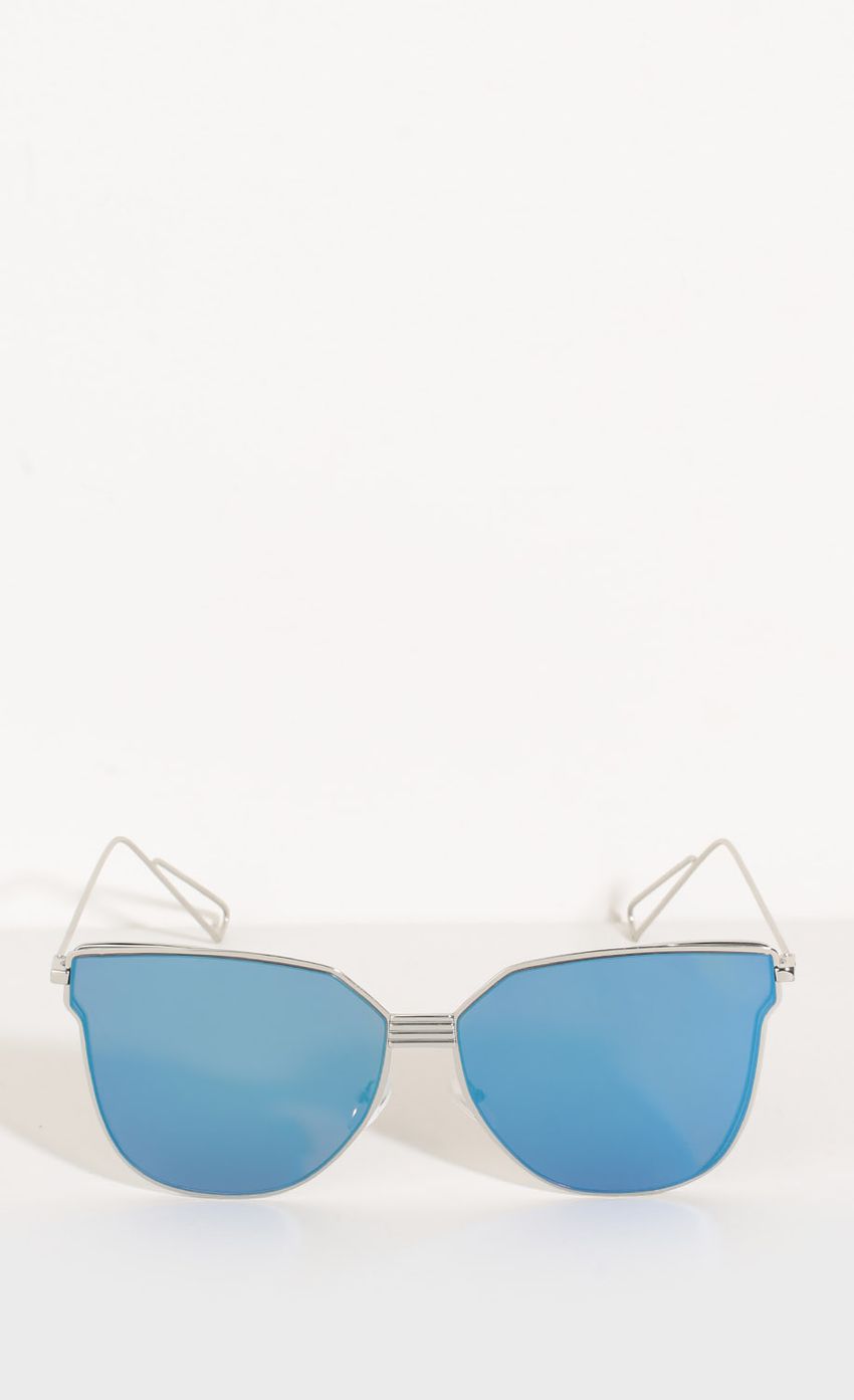 Picture Flat Lens Cat Eye Sunglasses In Blue. Source: https://media-img.lucyinthesky.com/data/Sep16_2/850xAUTO/0Y5A1854.JPG