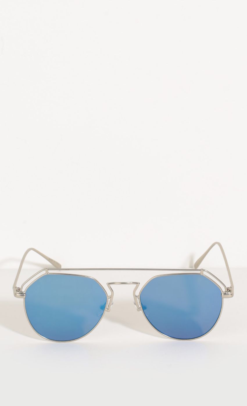 Picture Wire Detail Sunglasses In Blue. Source: https://media-img.lucyinthesky.com/data/Sep16_2/850xAUTO/0Y5A1895.JPG